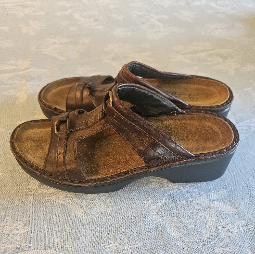 Naot Sandals Women Sz 37 (US 6-6.5) Brown Leather‎ Mid Heel